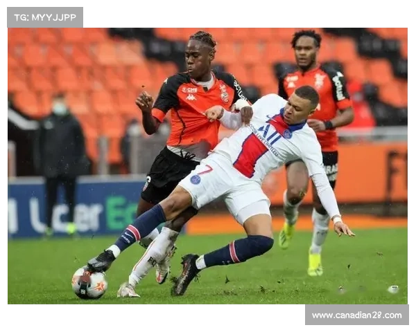 终场哨响,朗斯球员相拥庆祝120年老店重返法甲榜首